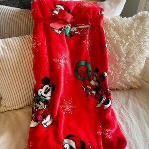 NEW WITH TAGS Disney Mickey & Minnie Mouse Red Christmas Blanket - Wreaths Gifts